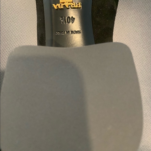 Authentic Prada Button Pump - Size 40.5 - Picture 7 of 15